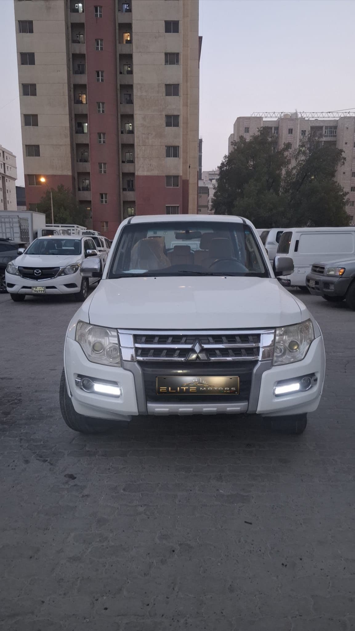 Mitsubishi Pajero GLS — 1